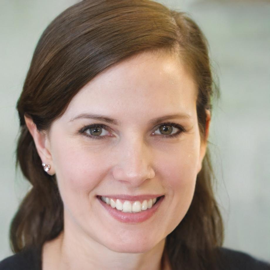 Saskia Drummond explaining budget management techniques